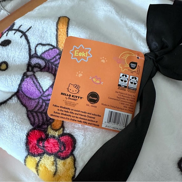 Hello Kitty Trick or Treat Halloween Throw Blanket - Picture 5 of 5